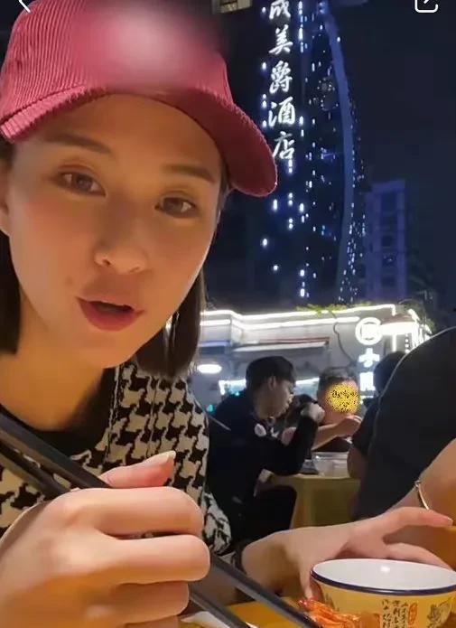 吃瓜博主大爆料明星视频,吃瓜博主大爆料，明星视频曝光幕后真相